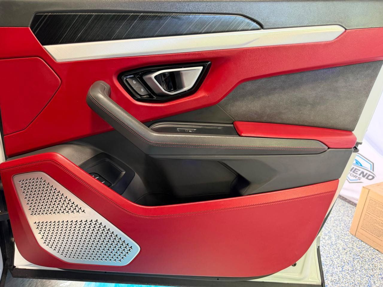 Used 2020 Lamborghini Urus AWD/4WD image 27