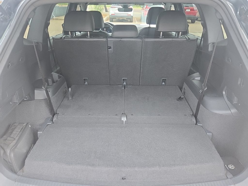 Used 2023 Volkswagen Tiguan SE R-Line FWD image 40