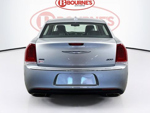 Used 2019 Chrysler 300 Touring L w/ Quick Order Package 22F AWD/4WD image 10