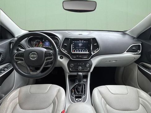 Used 2019 Jeep Cherokee Limited FWD image 22