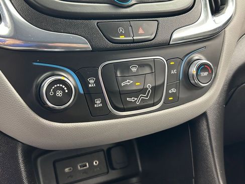 Used 2023 Chevrolet Equinox LS w/ Sport Edition FWD image 22