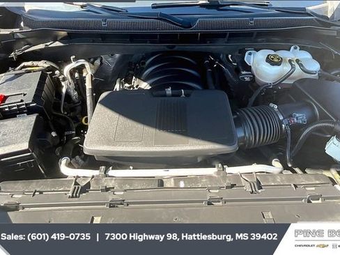 Used 2023 Chevrolet Suburban LT image 8