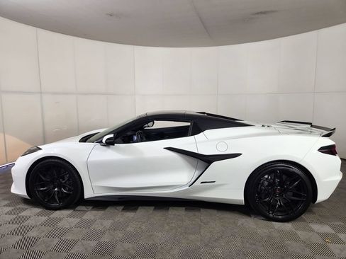Used 2025 Chevrolet Corvette E-Ray w/ Stealth Interior Trim Package AWD/4WD image 4