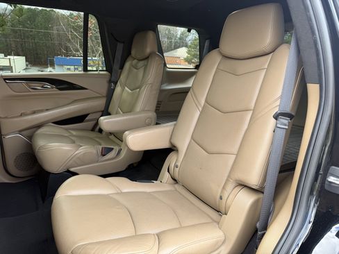 Used 2019 Cadillac Escalade Platinum image 40