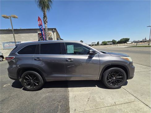 Used 2016 Toyota Highlander XLE FWD image 4