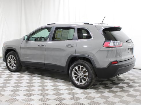 Used 2019 Jeep Cherokee Latitude Plus w/ Comfort/Convenience Group AWD/4WD image 32