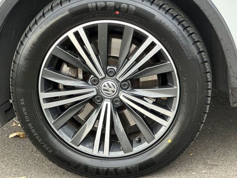 Used 2018 Volkswagen Tiguan SEL w/ 3rd Row Seat Package image 26