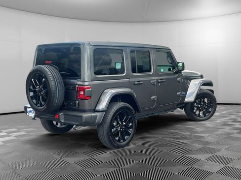 Used 2025 Jeep Wrangler Unlimited Sahara w/ Safety Group AWD/4WD image 4