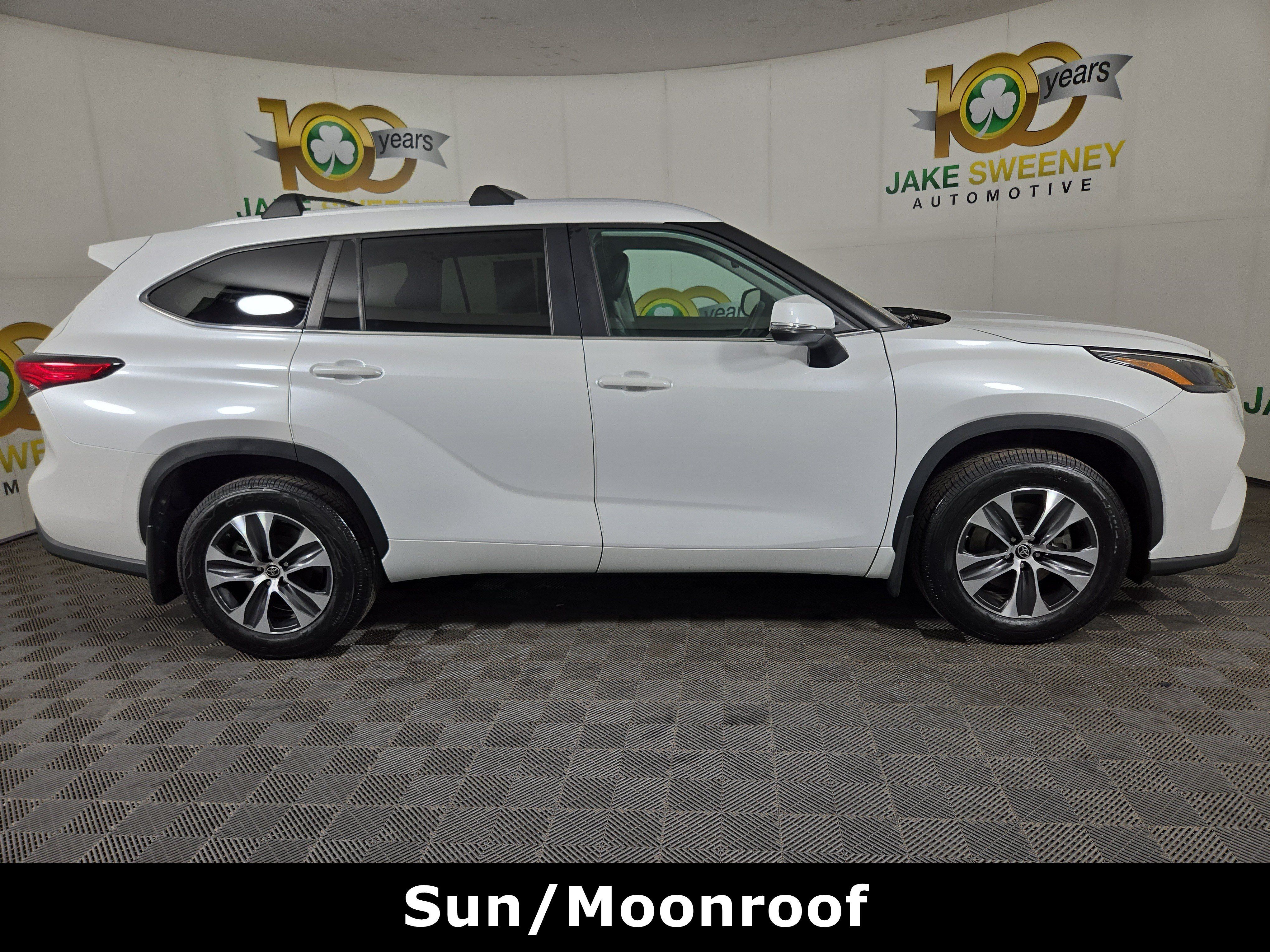Used 2023 Toyota Highlander XLE AWD/4WD image 10