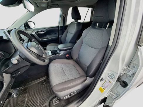 Used 2025 Toyota RAV4 XLE w/ Convenience Package FWD image 21