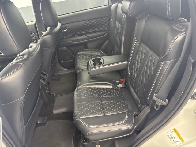 Used 2021 Mitsubishi Outlander 4WD Plug-In Hybrid image 38