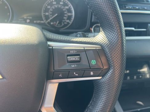 Used 2024 Mitsubishi Outlander SE image 17