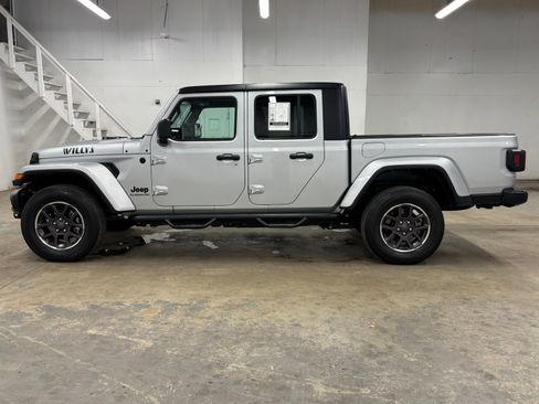Used 2022 Jeep Gladiator Sport AWD/4WD image 4