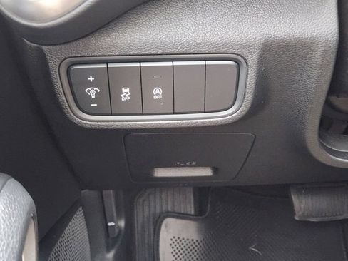 Certified 2025 Kia Soul LX w/ LX Technology Package FWD image 22
