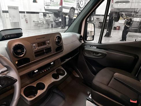 Certified 2025 Mercedes-Benz Sprinter 2500 image 23