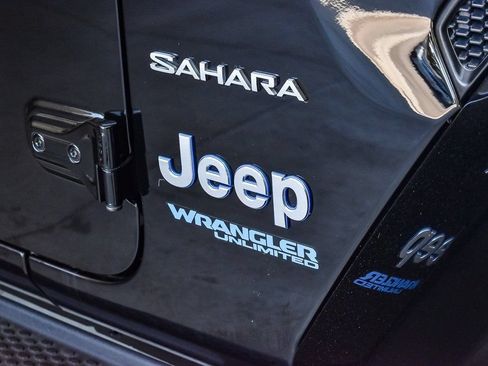 Used 2022 Jeep Wrangler Unlimited Sahara AWD/4WD image 9