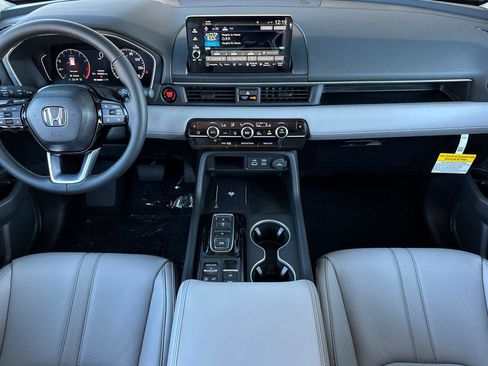 New 2025 Honda Pilot Touring image 15