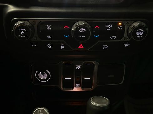 Used 2020 Jeep Wrangler Unlimited Sahara image 43