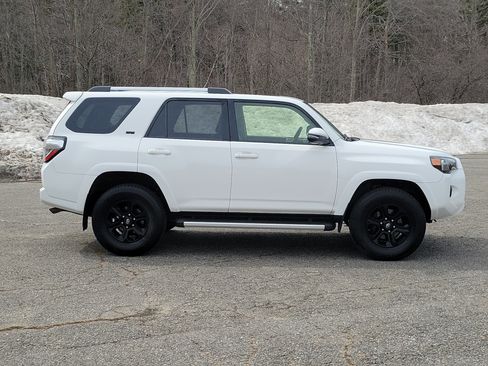 Used 2020 Toyota 4Runner SR5 Premium w/ Moonroof Package image 4