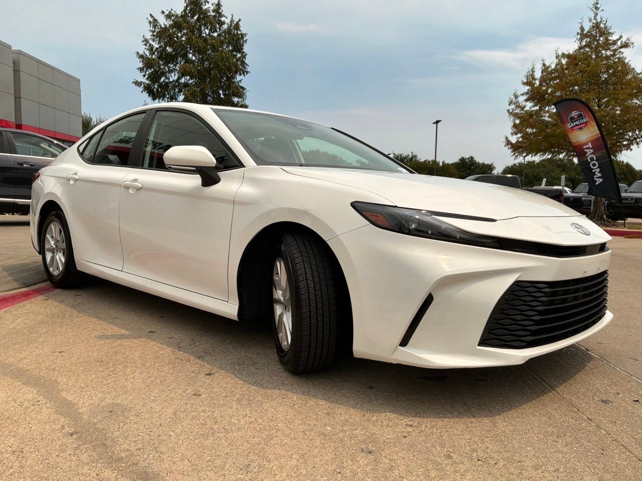 Used 2025 Toyota Camry LE FWD image 4