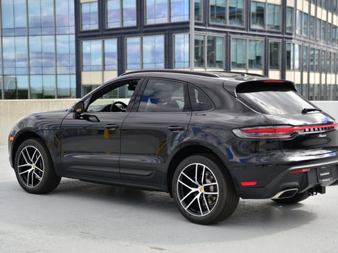 Used 2026 Porsche Macan AWD/4WD image 3