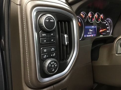 Used 2022 Chevrolet Silverado 1500 LTZ AWD/4WD image 8