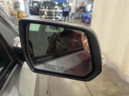 Used 2023 Chevrolet Traverse RS image 43