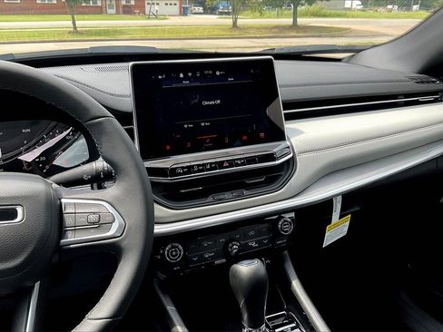 New 2025 Jeep Compass Limited image 7