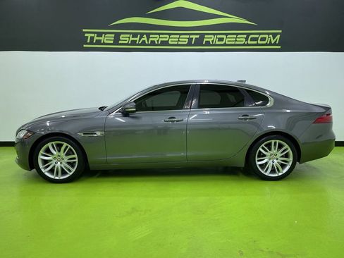 Used 2017 Jaguar XF Prestige image 6