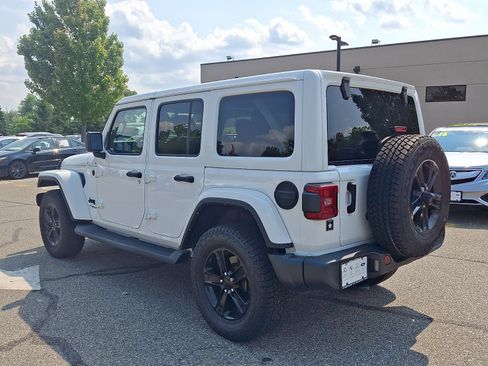 Used 2021 Jeep Wrangler Unlimited Sahara AWD/4WD image 4