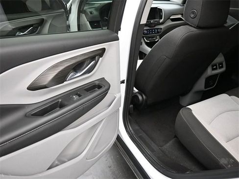 Used 2024 GMC Terrain SLE image 15