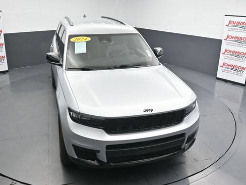 Used 2024 Jeep Grand Cherokee L Laredo AWD/4WD image 22