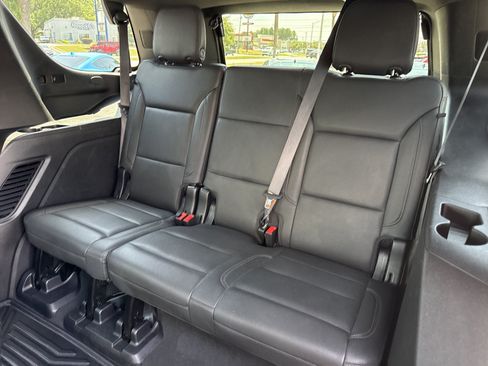 Used 2022 Chevrolet Tahoe LT w/ LT Signature Package RWD image 16