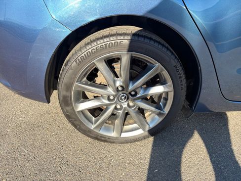 Used 2018 MAZDA MAZDA3 Touring image 23