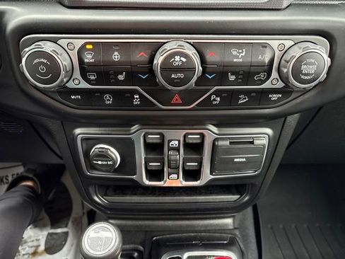 Used 2020 Jeep Wrangler Unlimited Sahara image 18