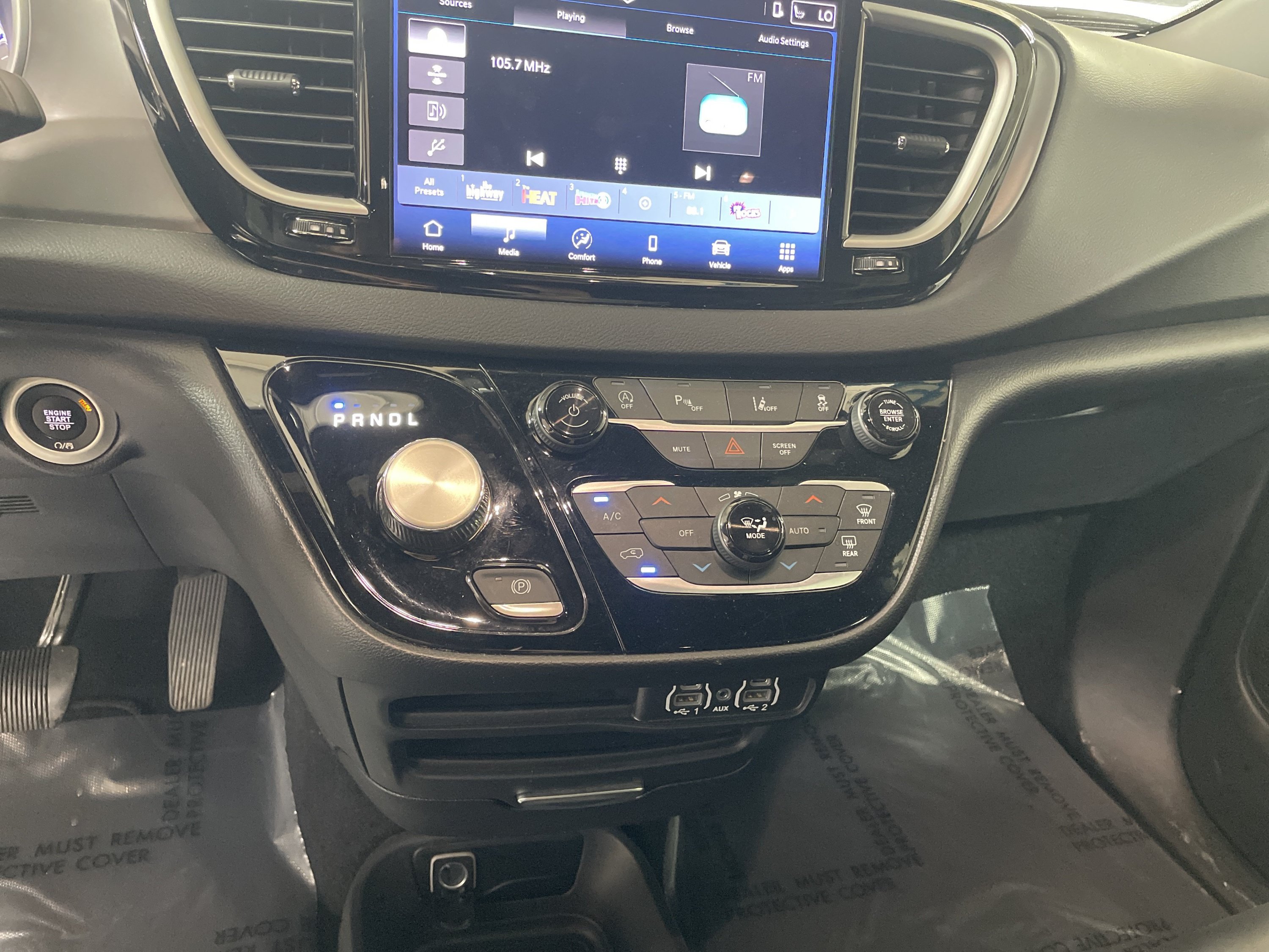 Used 2025 Chrysler Pacifica Select FWD image 19