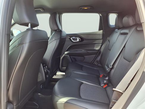 New 2026 Jeep Compass Latitude image 15