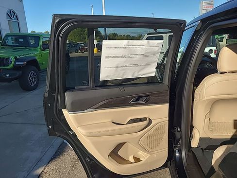 New 2025 Jeep Grand Cherokee Limited w/ Luxury Tech Group II image 13