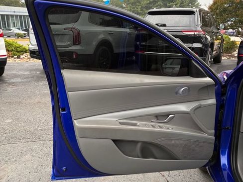 Used 2024 Hyundai Elantra SEL FWD image 39