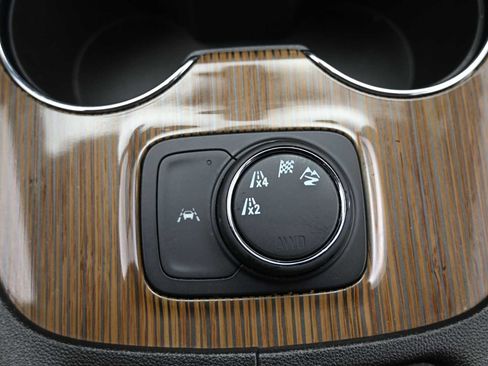 Used 2023 GMC Acadia SLE image 20