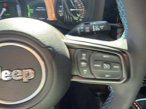 Used 2025 Jeep Wrangler Unlimited Rubicon 4xe AWD/4WD image 28