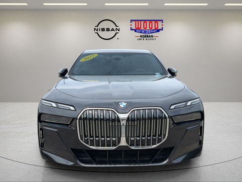 Used 2025 BMW 760i xDrive w/ Executive Package AWD/4WD image 6
