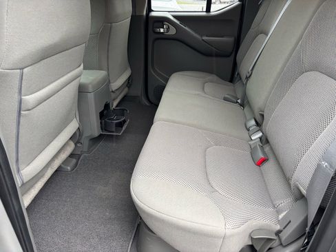 Used 2021 Nissan Frontier SV w/ Midnight Edition Floor Mats RWD image 10