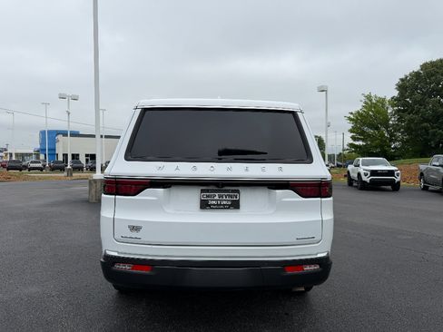 Used 2022 Jeep Wagoneer Series II AWD/4WD image 6