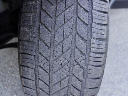 Used 2017 Jaguar F-PACE Premium image 29