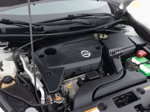 Used 2015 Nissan Altima 2.5 SV FWD image 39