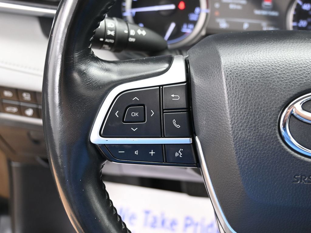 Used 2022 Toyota Highlander Platinum AWD/4WD image 16