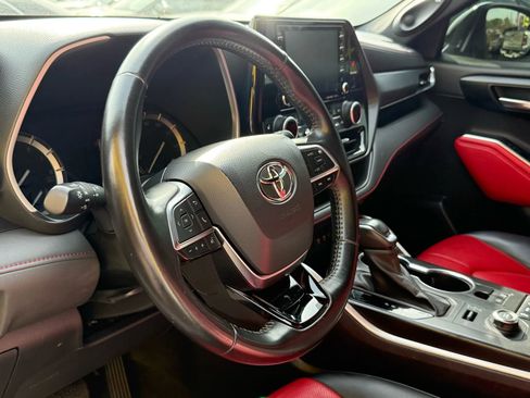 Used 2021 Toyota Highlander XSE image 9