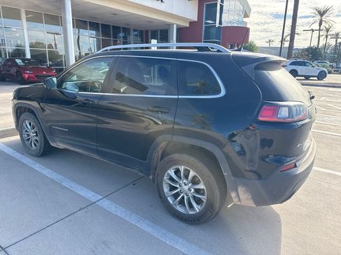 Used 2019 Jeep Cherokee Latitude w/ Cold Weather Group AWD/4WD image 3