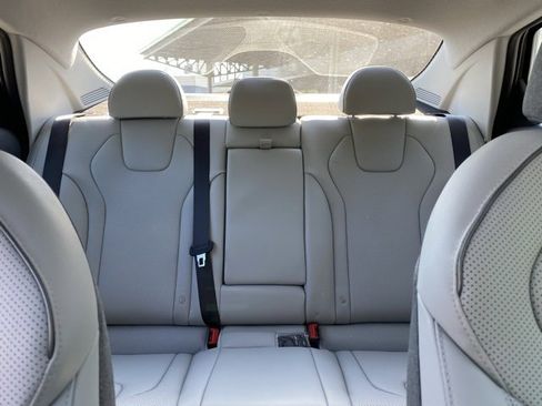 New 2025 Hyundai Elantra Limited image 40